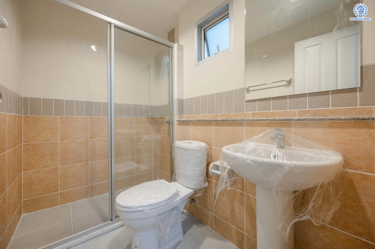 บ้านมือสองตกแต่งใหม่ โครงการ ศุภาลัยวิลล์ วงศ์สว่าง พร้อมอยู่ เนื้อที่ 24.2 ตร.ว. ฟังก์ชัน 3 ห้องนอน 3 ห้องน้ำ จอดรถได้ 2 คัน บนสุดยอดทำเล เชื่อมต่อได้หลายเส้นทาง ทั้งถนนกรุงเทพ-นนทบุรี, ถนนวงศ์สว่าง, ถนนนครอินทร์ และถนนติวานนท์ ใกล้จุดขึ้นทางด่วนงามวงศ์วาน รถไฟฟ้าสายสีม่วง "สถานีแยกติวานนท์" และ "สถานีกระทรวงสาธารณสุข"